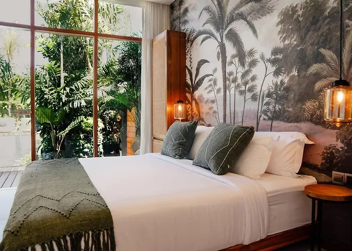 Luxury 5bd 5 Min From Berawa * Canggu